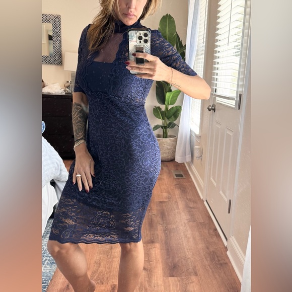 NEW-Express Navy Blue Lace Mock Neck Mid Length Dress sz 8 NEW - Picture 4 of 13